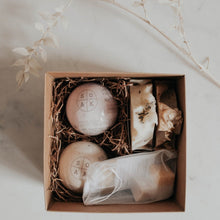 Load image into Gallery viewer, Gift Box: 2 Soap Bars + 2 Bath Bombs + 1 Soap Bag